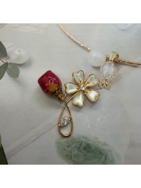 Jewelry - Fairy resin encased rose with crystal mother of pearl and 18k gold plating brooc